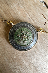 collier médaille émaillée lizeron