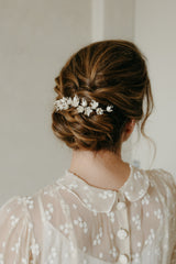 peigne de mariée en porcelaine. Fleurs délicates mariage romantique