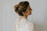 peigne de mariée en porcelaine aérien mariage chignon bas flou prisca lizeron