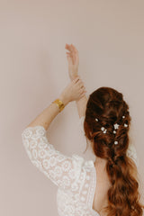 pics à chignon fleuris fleurs mariage mariée chignon flou