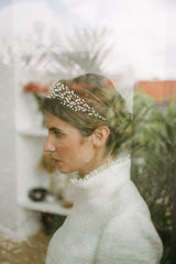 couronne de mariée mariage en porcelaine blanche parure chignon carmen