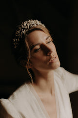 couronne de mariée mariage en porcelaine blanche parure chignon virginie lizeron