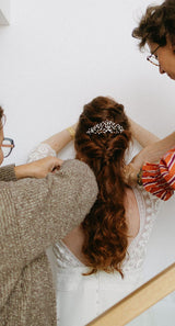 peigne de mariée mariage en porcelaine blanche parure chignon