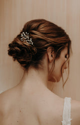 petit peigne de mariée mariage en porcelaine nacrée parure chignon
