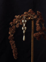 boucles d'oreilles cabochons de nacre cérémonie mariage mariée nature morte