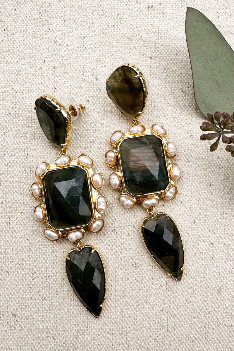 boucles d'oreilles pendantes en pierre semi précieuse, LABRADORITE , tenue coktail, invitee parfaite