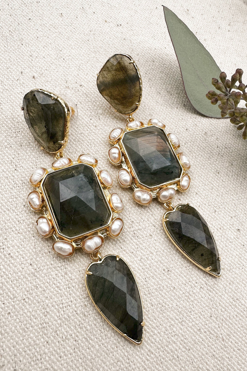 boucles d'oreilles pendantes en pierre semi précieuse, LABRADORITE , tenue coktail, invitee parfaite