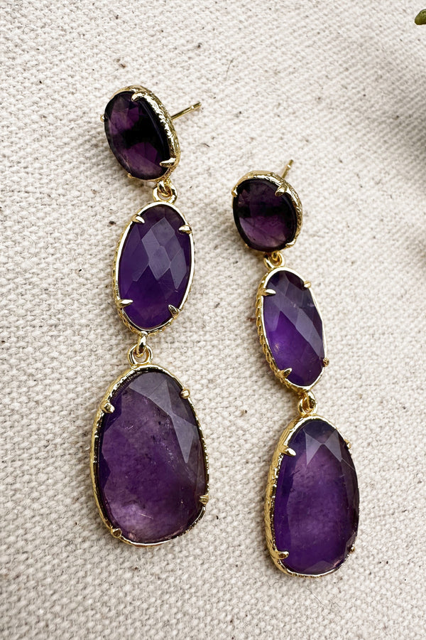 boucles d'oreilles pendantes en pierre semi précieuse, améthyste, tenue coktail, invitee parfaite