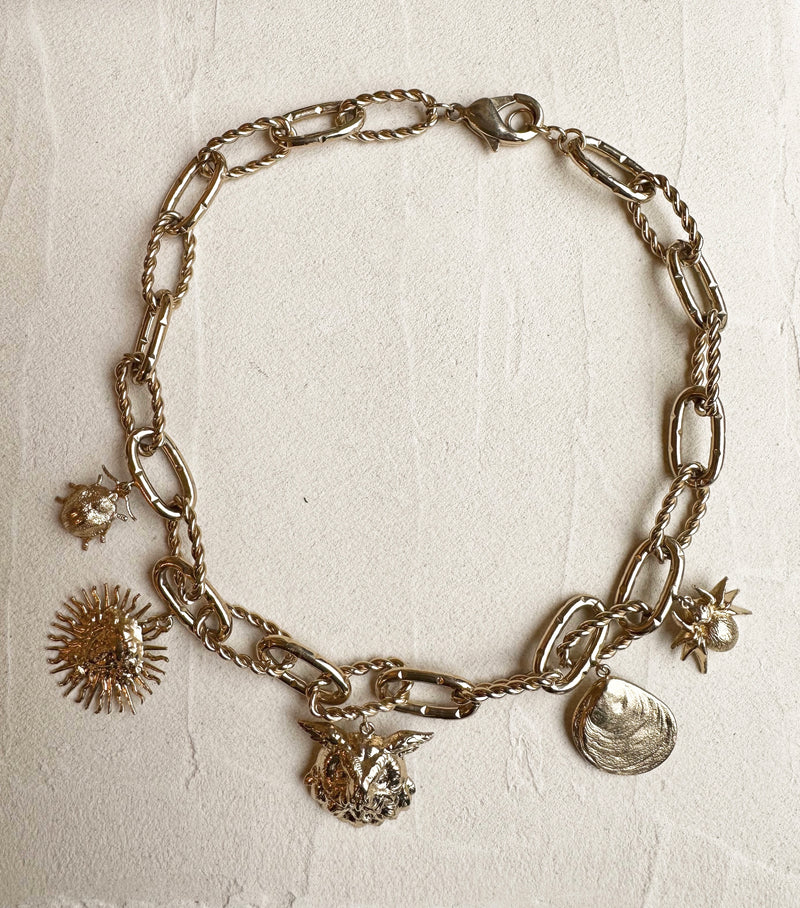 collier xxl, collier insecte, breloques, collier chaine,  bijoux créateur, lizeron, 