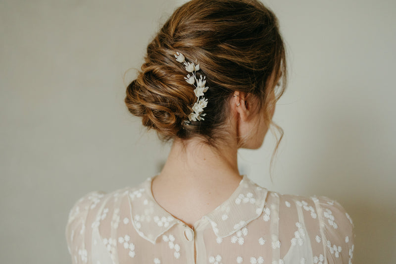 peigne de mariée en porcelaine. Fleurs délicates mariage romantique