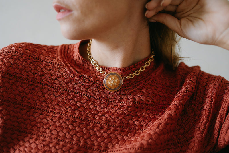 collier chaine XL large strillée médailles émaillée statement