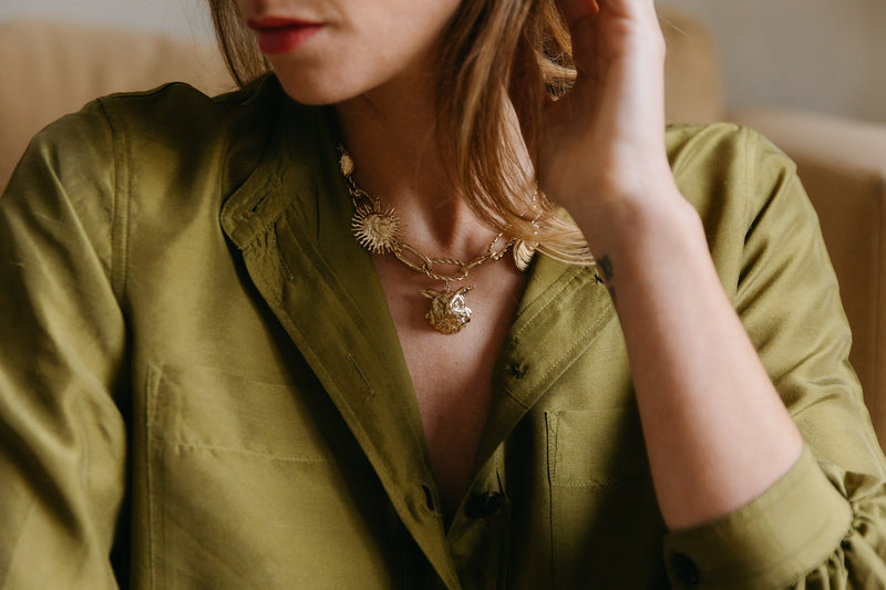 collier xxl, collier insecte, breloques, collier chaine,  bijoux créateur, lizeron