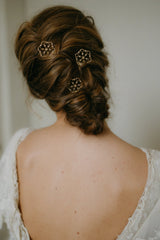 pics à chignon métalliques rosaces dentalle de perles mariée mariage