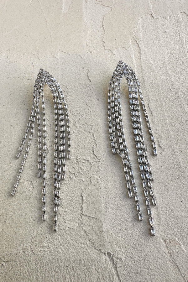 boucles d'oreilles en strass argente longues élégantes