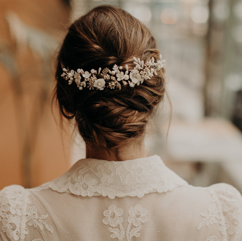 peigne fleuri de mariée en porcelaine romantique perrine lizeron