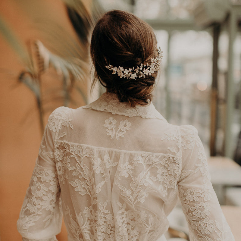 peigne fleuri de mariée en porcelaine romantique perrine lizeron